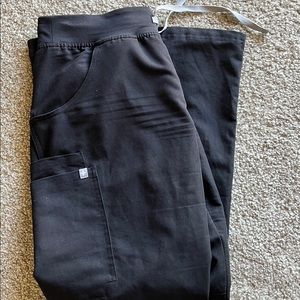 FIGS Women’s Kade Cargo Scrub Pants - Medium Petite